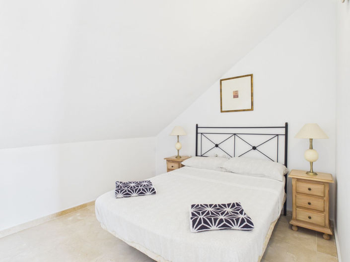 Image No.26-4 Bed House for sale