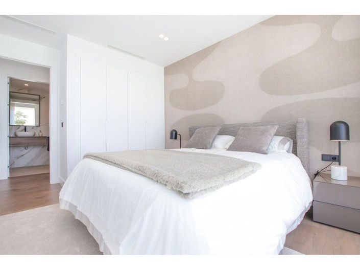 Image No.12-4 Bed House for sale