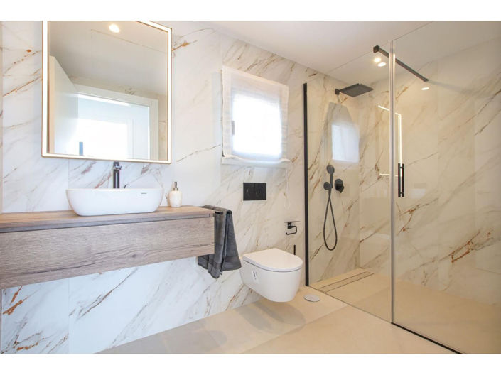 Image No.19-4 Bed House for sale
