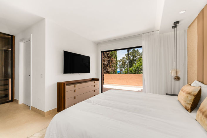 Image No.14-4 Bed House for sale
