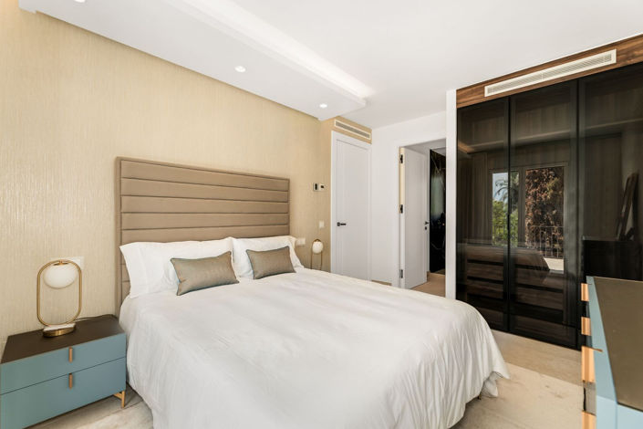 Image No.17-4 Bed House for sale