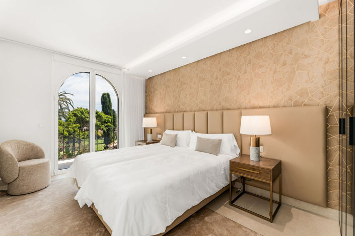 Image No.19-4 Bed House for sale