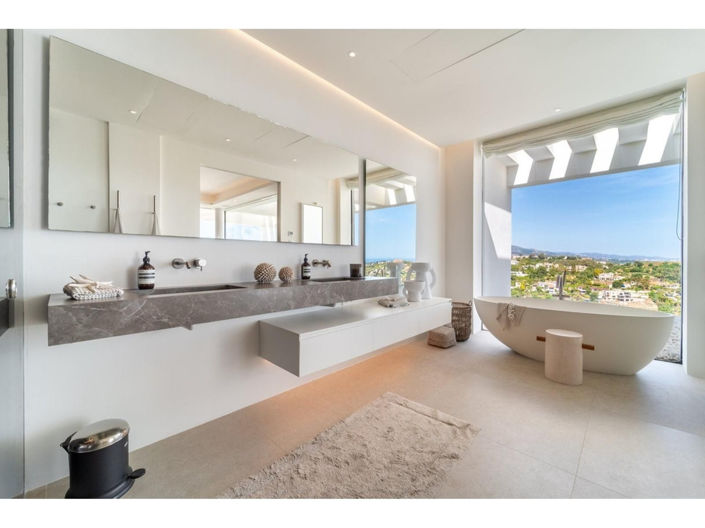 Image No.10-6 Bed House for sale