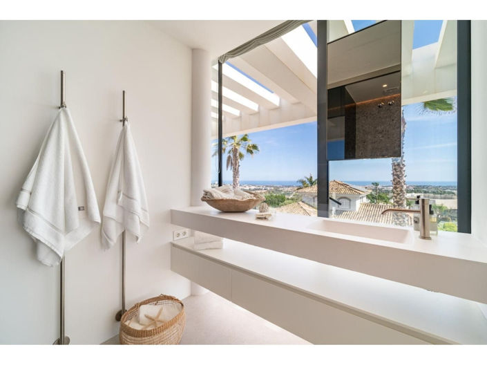 Image No.12-6 Bed House for sale