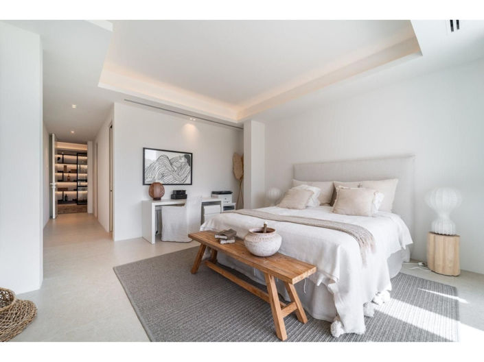 Image No.13-6 Bed House for sale