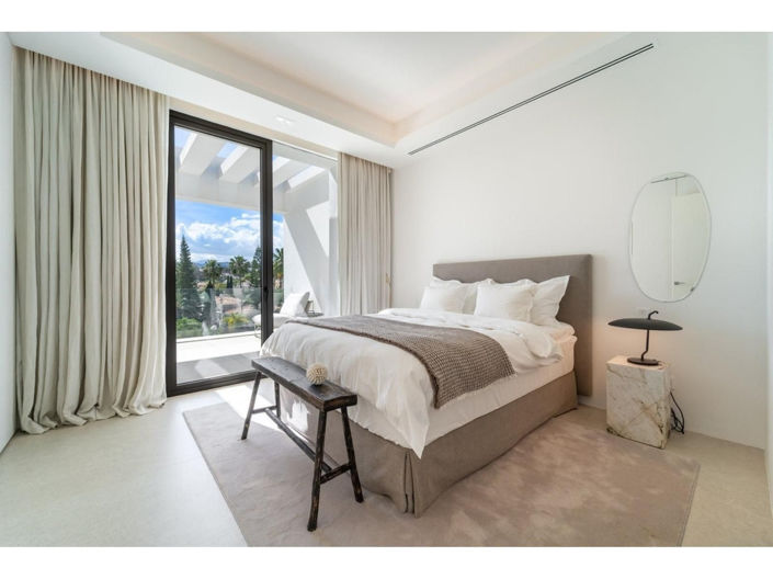 Image No.15-6 Bed House for sale