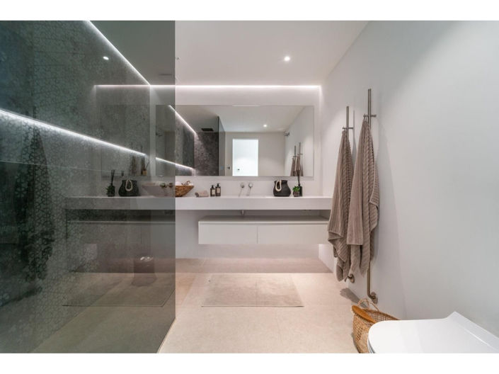 Image No.17-6 Bed House for sale