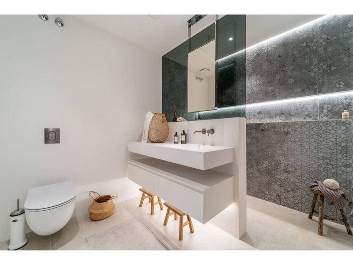 Image No.19-6 Bed House for sale