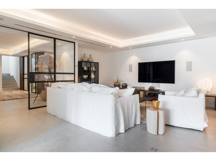 Image No.21-6 Bed House for sale