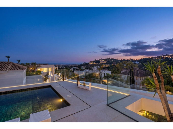 Image No.30-6 Bed House for sale