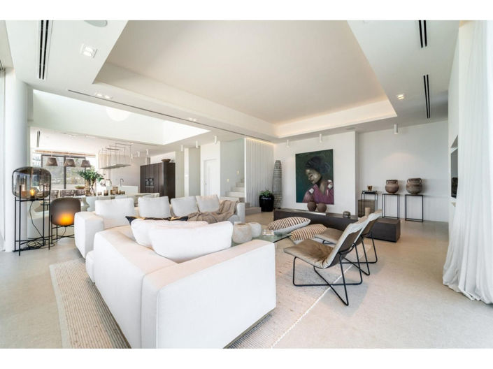 Image No.6-6 Bed House for sale