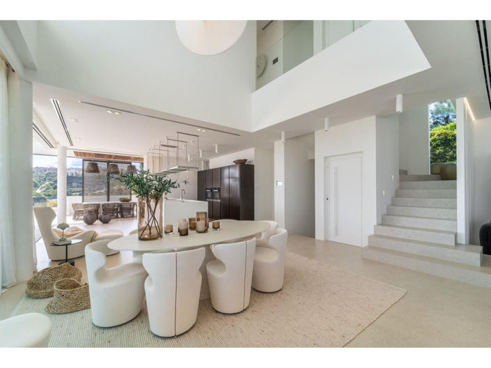 Image No.7-6 Bed House for sale