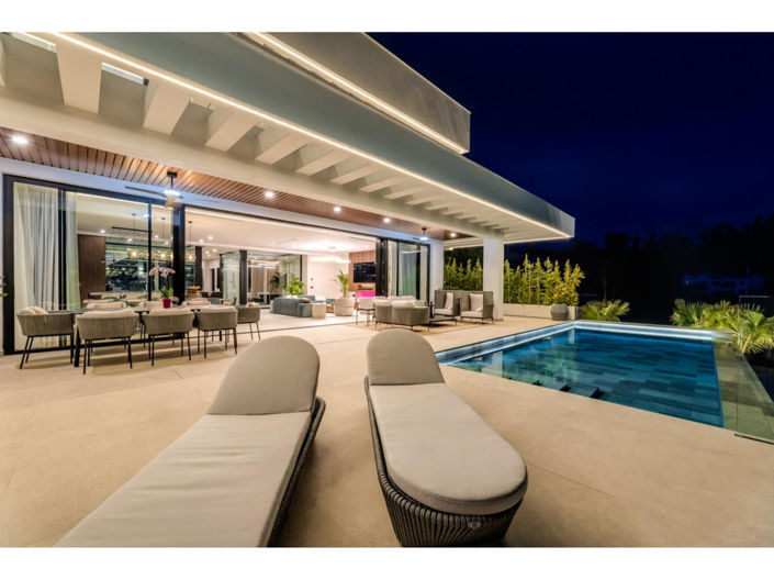 Image No.12-6 Bed House for sale