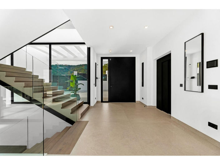 Image No.15-6 Bed House for sale