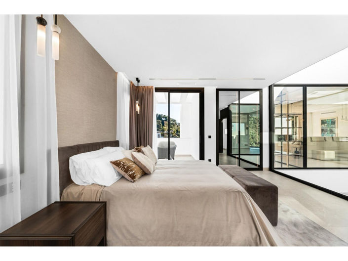 Image No.4-6 Bed House for sale