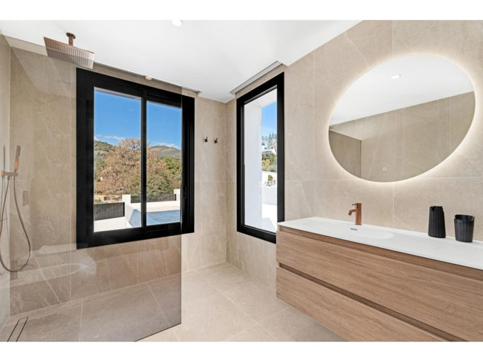 Image No.5-6 Bed House for sale