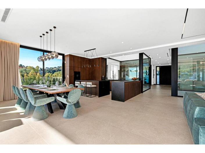 Image No.6-6 Bed House for sale
