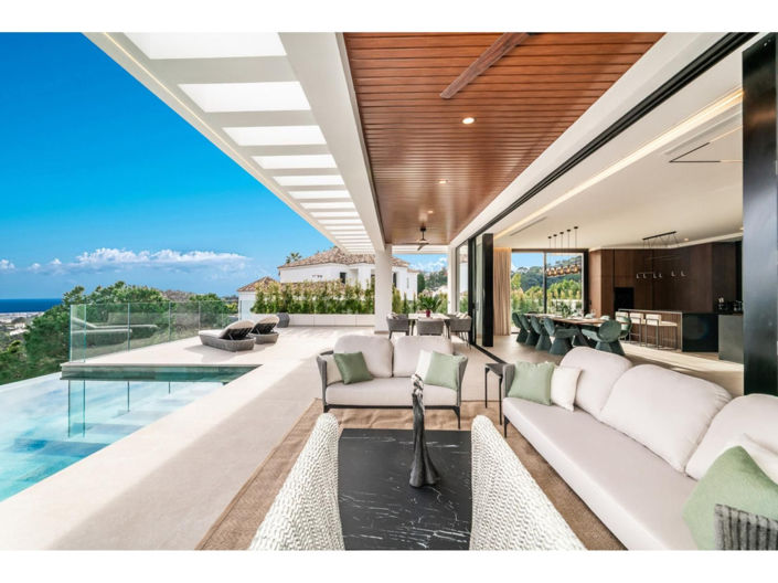Image No.8-6 Bed House for sale