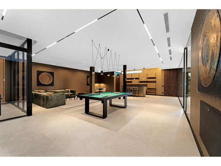 Image No.9-6 Bed House for sale