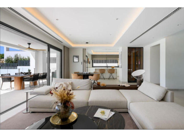Image No.15-4 Bed House for sale