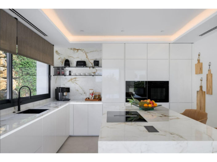 Image No.17-4 Bed House for sale
