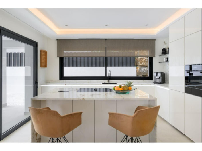 Image No.18-4 Bed House for sale