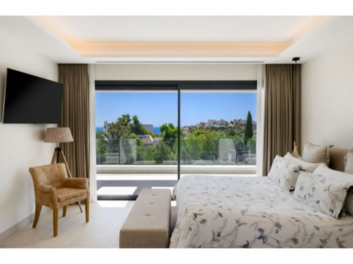Image No.20-4 Bed House for sale