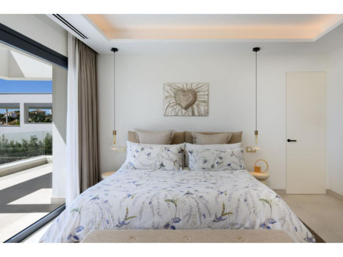 Image No.21-4 Bed House for sale
