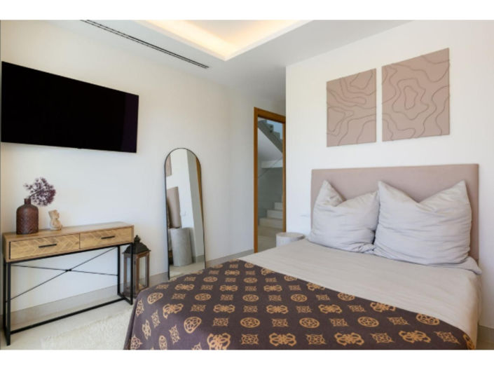 Image No.40-4 Bed House for sale