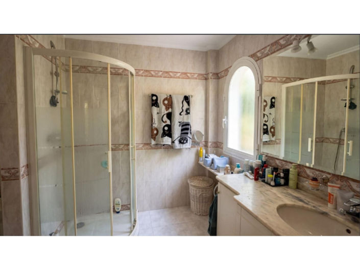 Image No.10-4 Bed House for sale