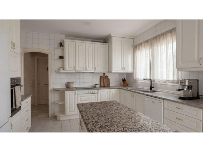 Image No.5-4 Bed House for sale