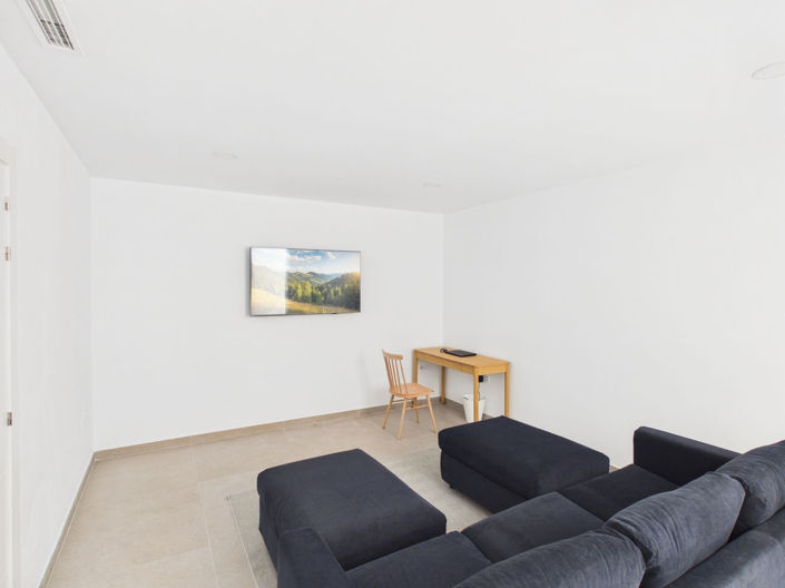 Image No.16-4 Bed House for sale