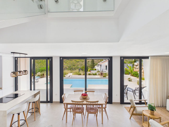 Image No.3-4 Bed House for sale