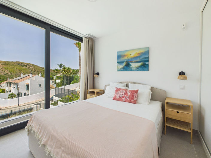 Image No.30-4 Bed House for sale