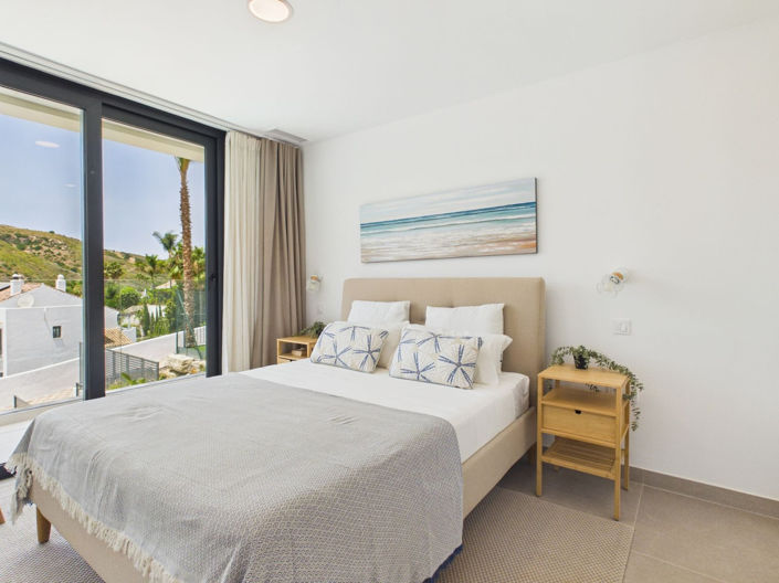 Image No.33-4 Bed House for sale