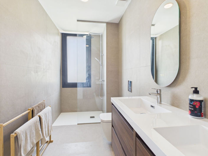 Image No.37-4 Bed House for sale