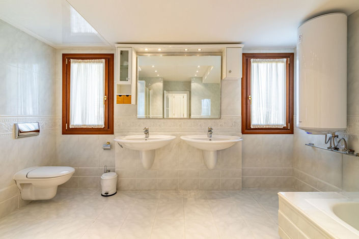 Image No.17-5 Bed House for sale
