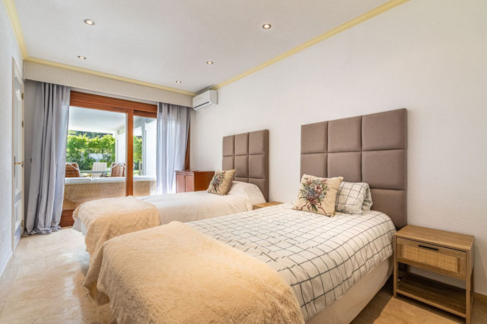 Image No.22-5 Bed House for sale