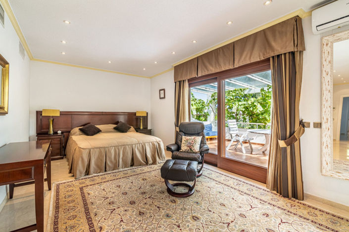 Image No.25-5 Bed House for sale