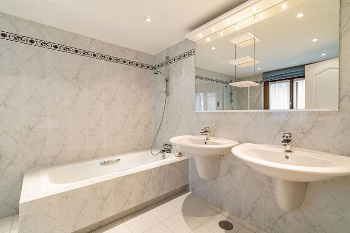 Image No.27-5 Bed House for sale