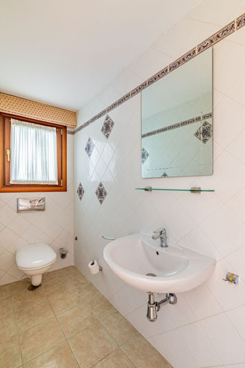 Image No.31-5 Bed House for sale