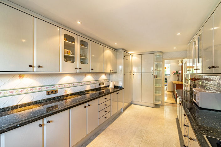Image No.32-5 Bed House for sale
