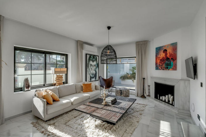 Image No.6-5 Bed House for sale