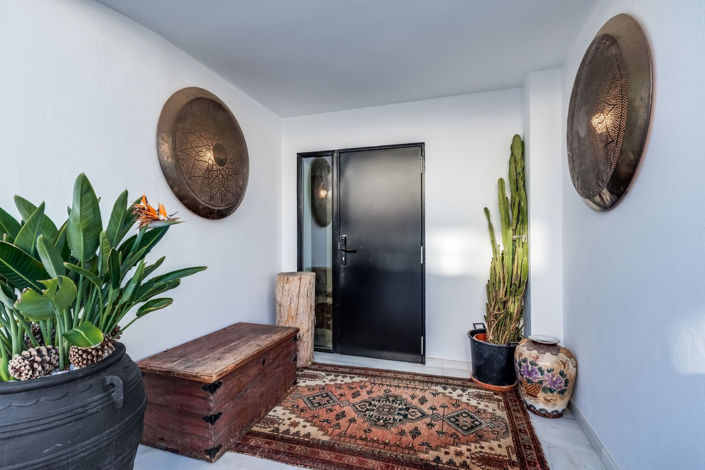 Image No.8-5 Bed House for sale