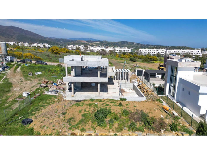 Image No.19-4 Bed House for sale