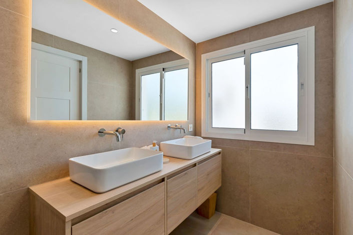 Image No.15-4 Bed House for sale