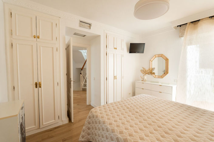 Image No.25-4 Bed House for sale