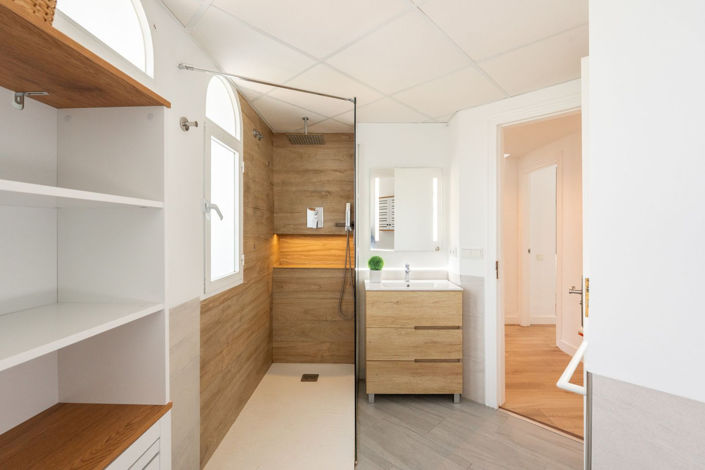 Image No.27-4 Bed House for sale