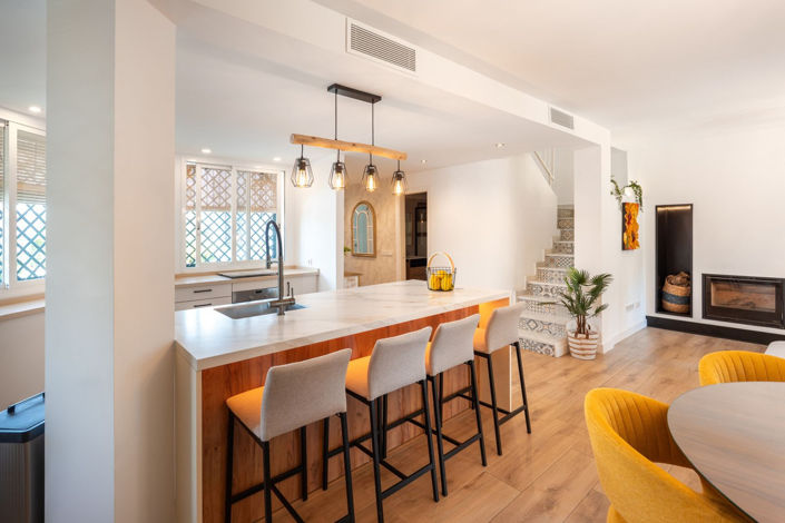 Image No.8-4 Bed House for sale