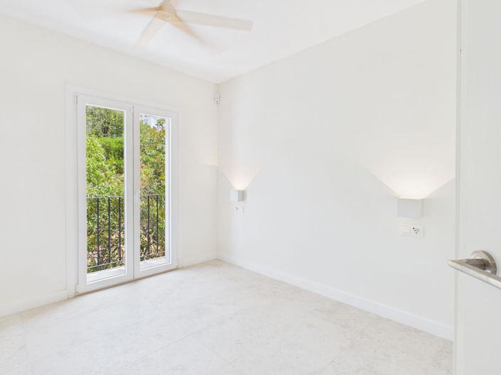 Image No.21-4 Bed House for sale